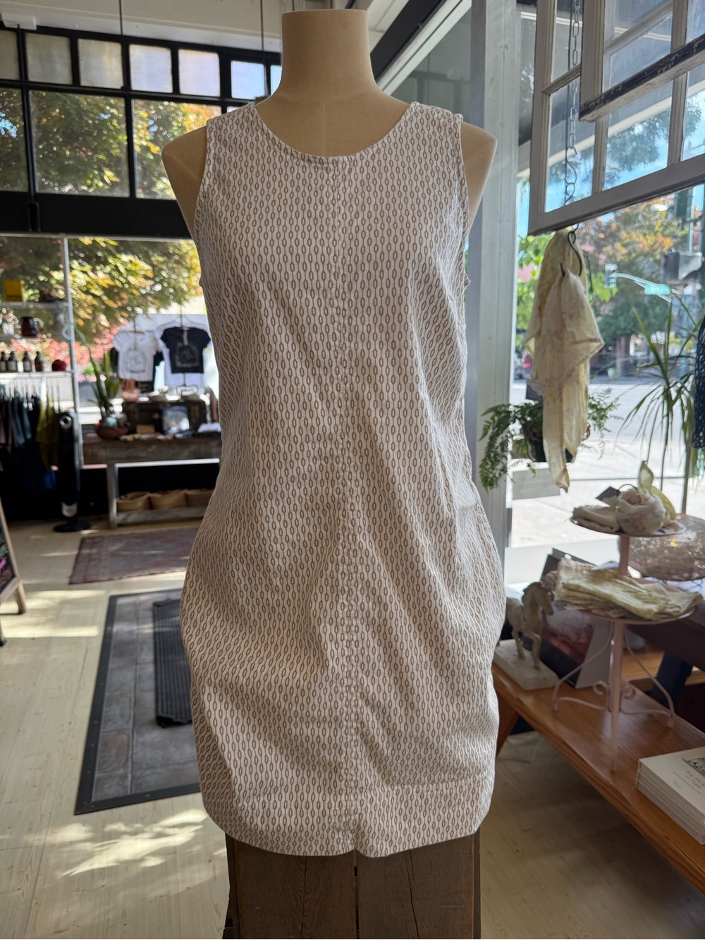Tommy Bahama White Sleeveless Dress with Subtle Pattern